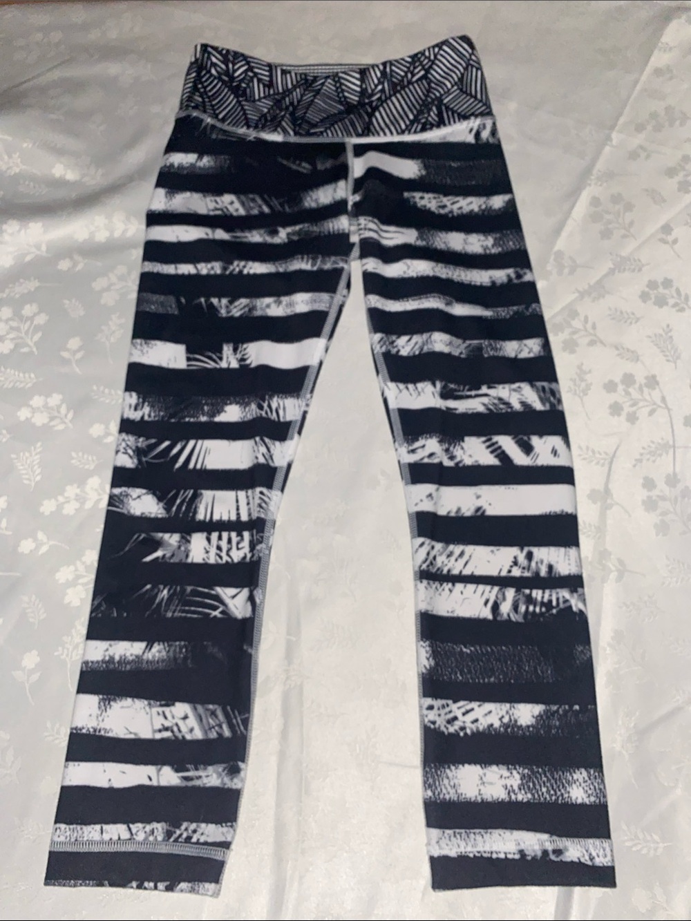 Lululemon Wunder Under Crop Leggings Shady Palm Print Size 4